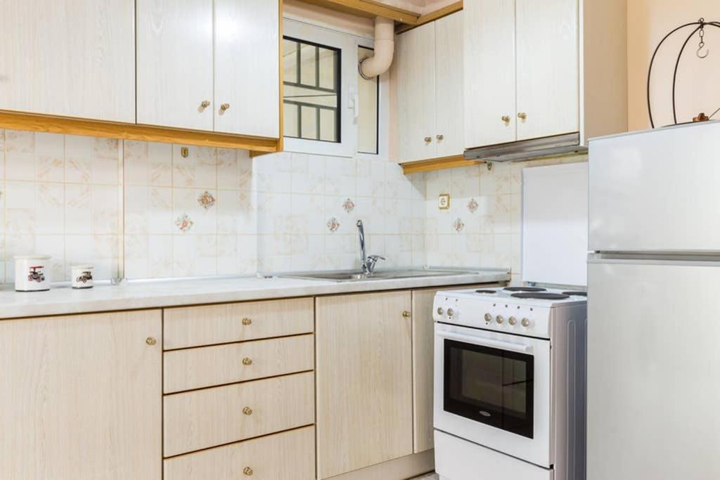 Sunny Apartment With 2 Bedrooms And Garden Glifáda Kültér fotó